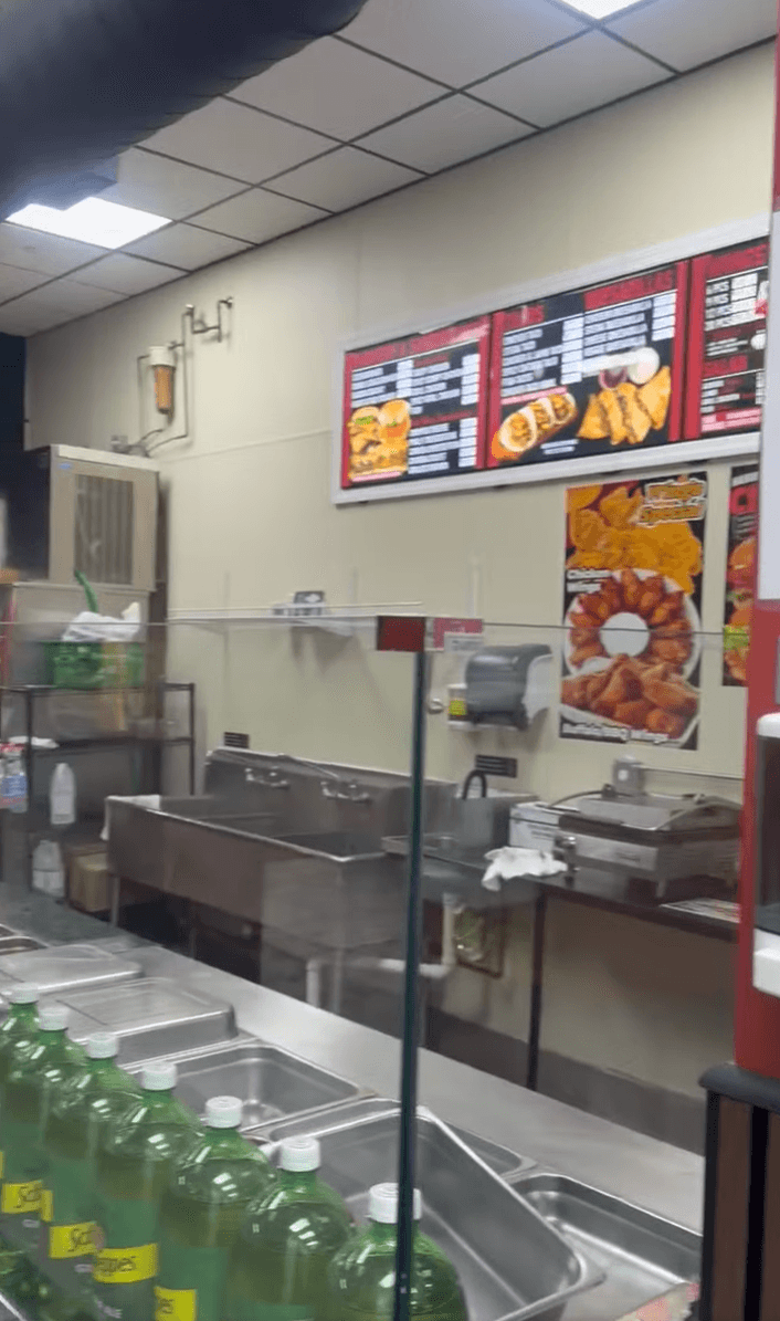 Pizzeria, Fried Chicken & Fast Food Restaurant